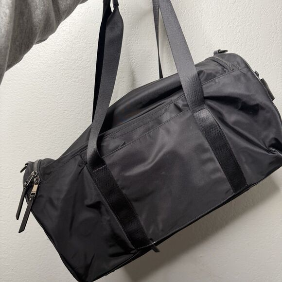 TUMI Voyager Misty Duffel Bag Nylon – Overnight Travel / Gym Bag - Picture 9 of 14